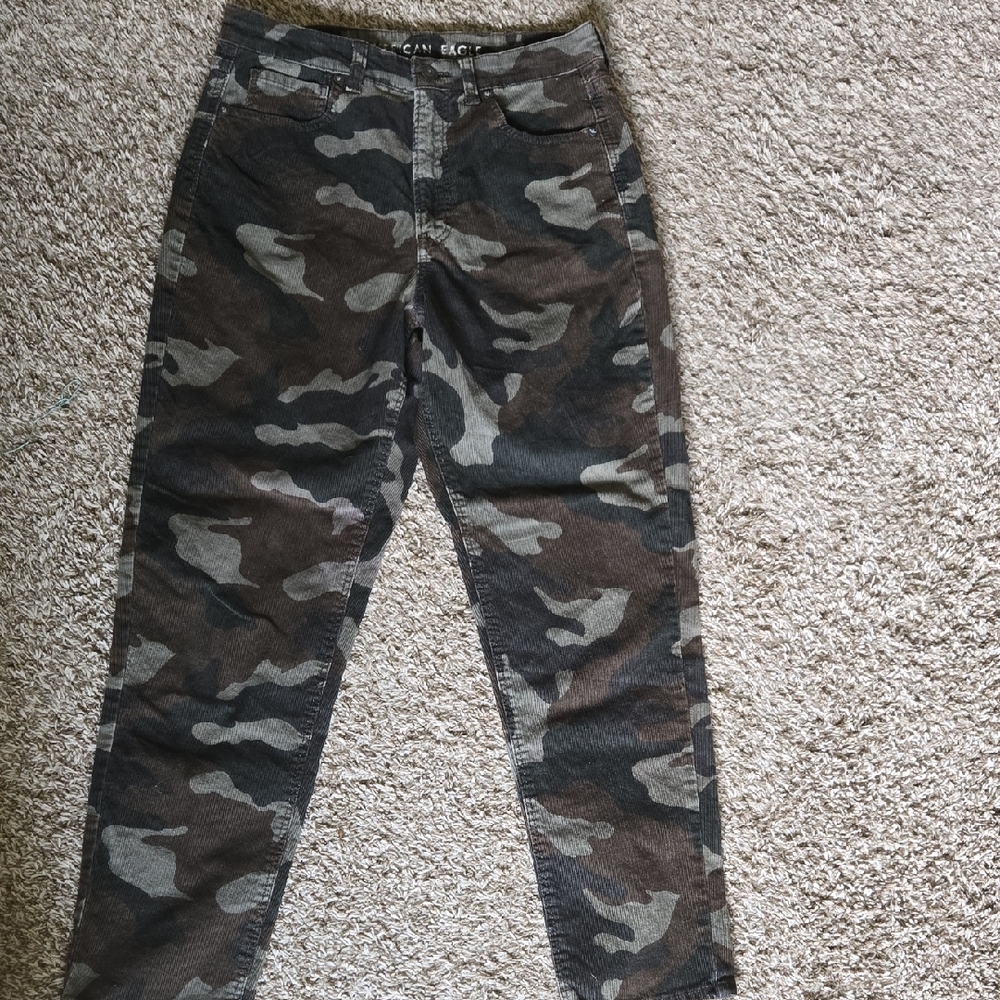 American Eagle Outfitters Green Camouflage Pants - Size 6